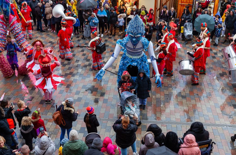 stockports-spectacular-sunday-attracts-thousands-of-families-into-town-centre-to-mark-the-beginning-of-the-festive-season